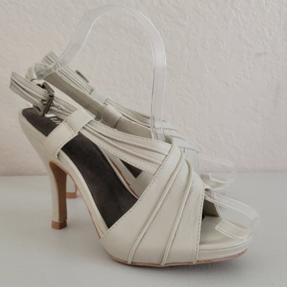 Auri Ankle Strap Pump Heel Leather shoes